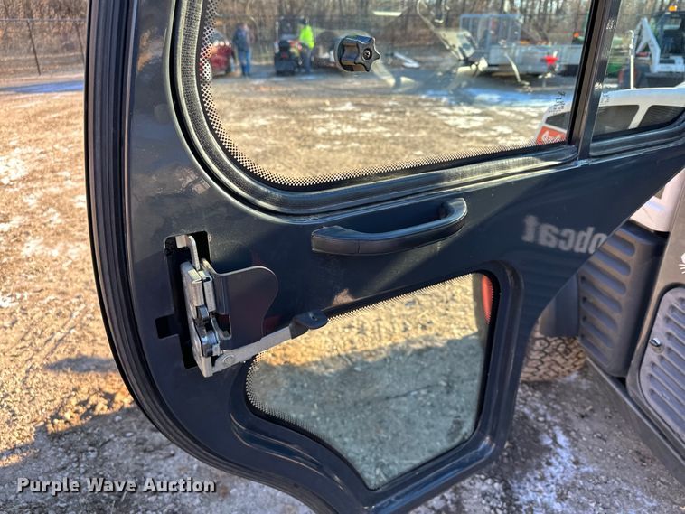 image for item LO9427 2016 Bobcat ToolCat 5610  utility vehicle