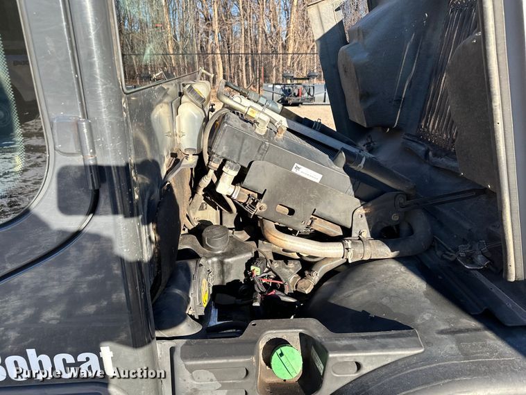 image for item LO9427 2016 Bobcat ToolCat 5610  utility vehicle