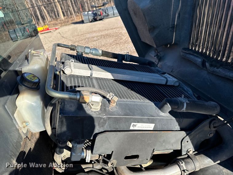 image for item LO9427 2016 Bobcat ToolCat 5610  utility vehicle