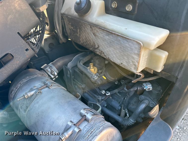 image for item LO9427 2016 Bobcat ToolCat 5610  utility vehicle