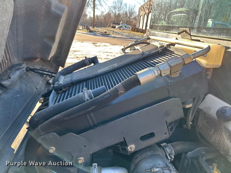 image for item LO9427 2016 Bobcat ToolCat 5610  utility vehicle