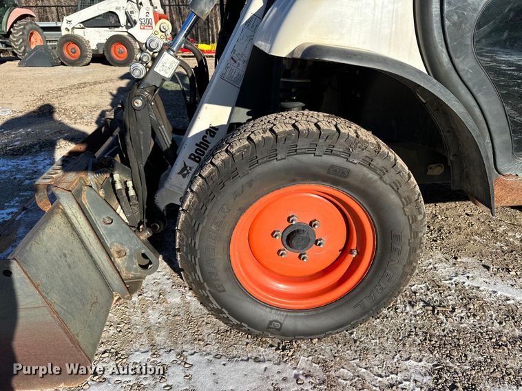 image for item LO9427 2016 Bobcat ToolCat 5610  utility vehicle