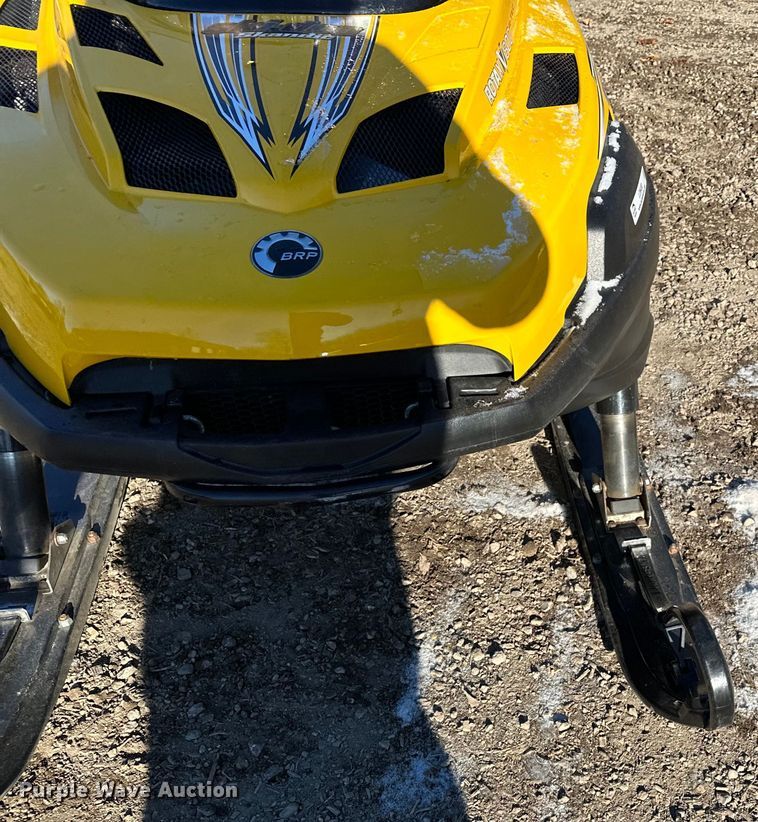 image for item LO9430 Ski-Doo Skandic 800  snowmobile