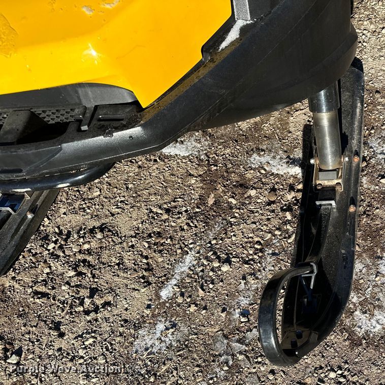 image for item LO9430 Ski-Doo Skandic 800  snowmobile