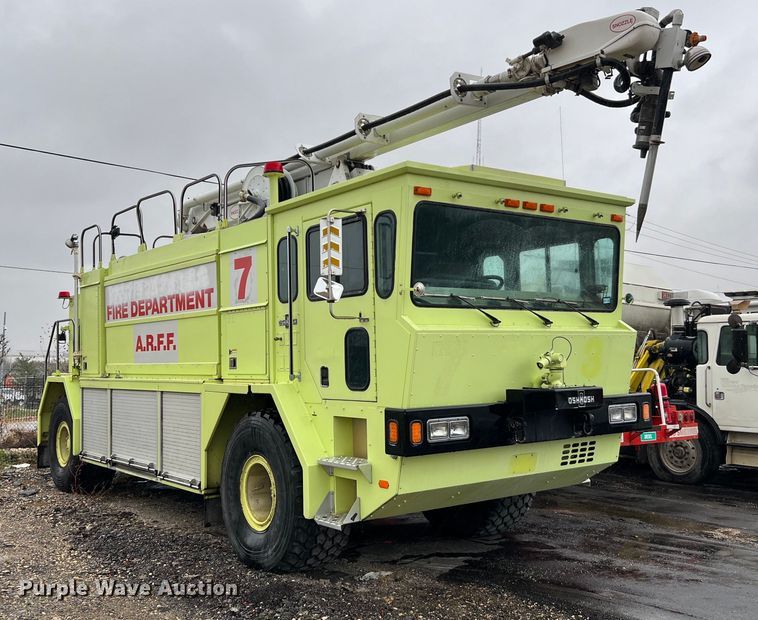 image for item MI9028 1993 Oshkosh TB 1500  fire truck