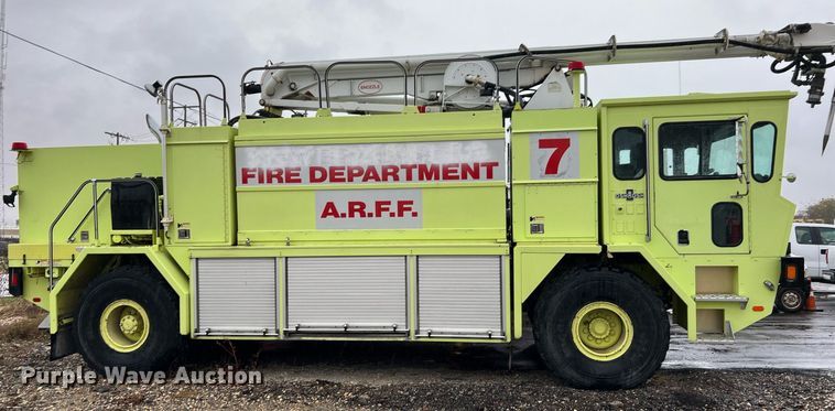 image for item MI9028 1993 Oshkosh TB 1500  fire truck