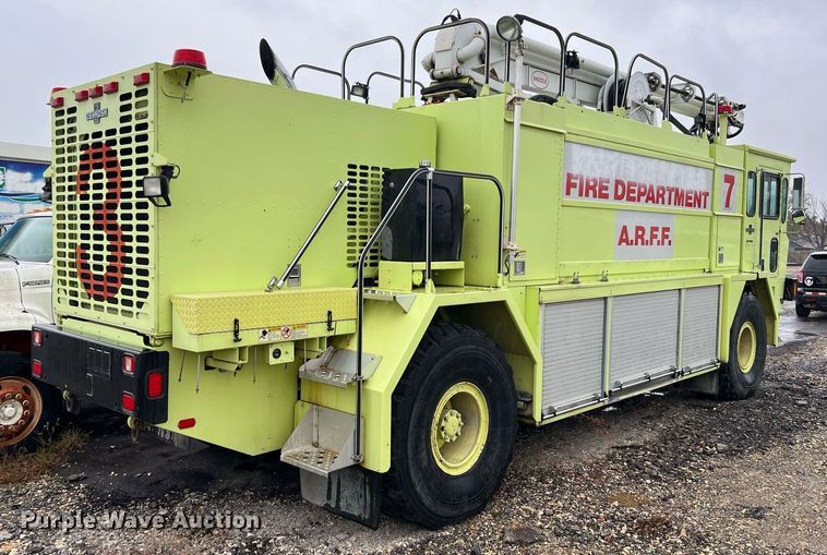 image for item MI9028 1993 Oshkosh TB 1500  fire truck