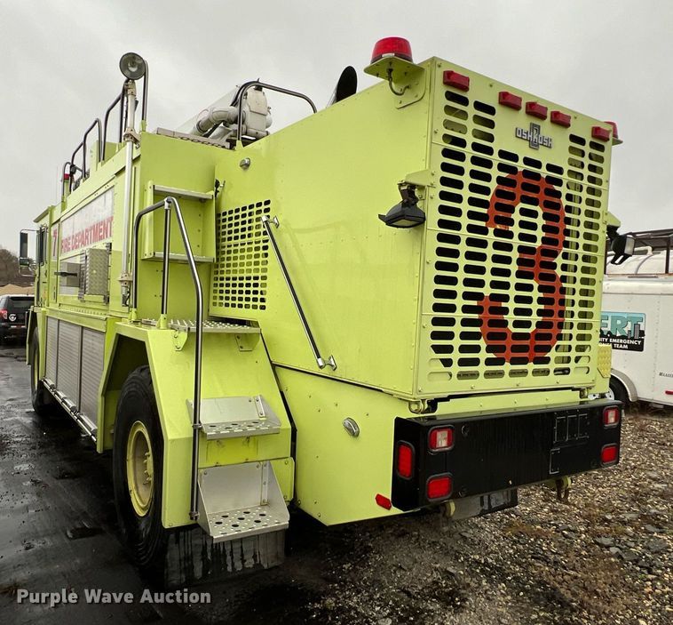 image for item MI9028 1993 Oshkosh TB 1500  fire truck