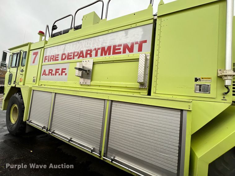 image for item MI9028 1993 Oshkosh TB 1500  fire truck