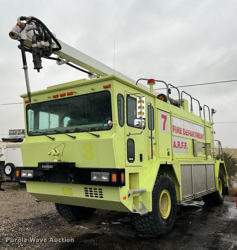 image for item MI9028 1993 Oshkosh TB 1500  fire truck