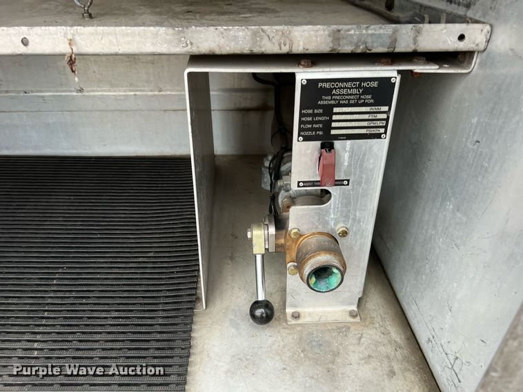 image for item MI9028 1993 Oshkosh TB 1500  fire truck