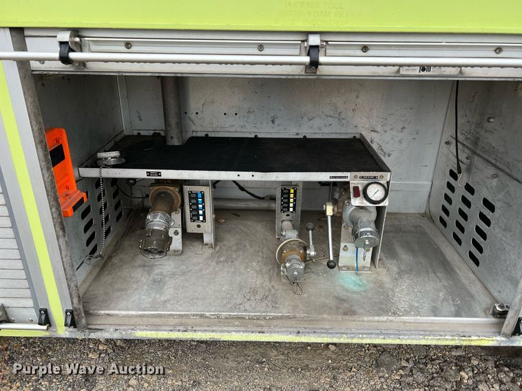 image for item MI9028 1993 Oshkosh TB 1500  fire truck