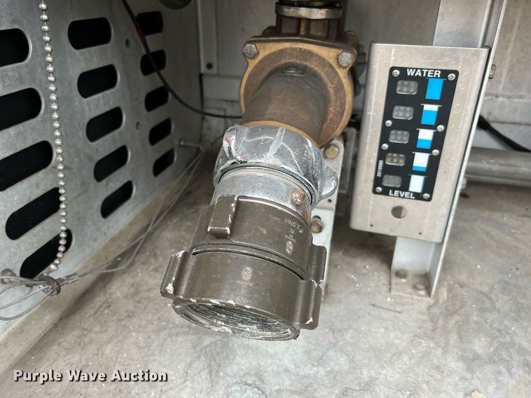 image for item MI9028 1993 Oshkosh TB 1500  fire truck