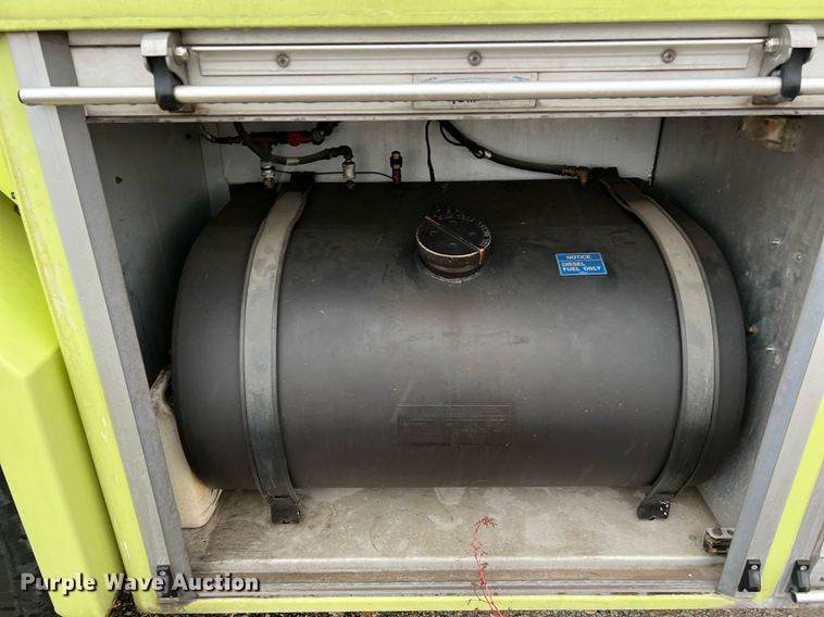 image for item MI9028 1993 Oshkosh TB 1500  fire truck