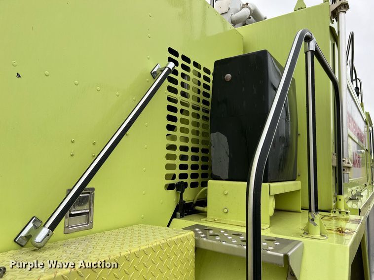 image for item MI9028 1993 Oshkosh TB 1500  fire truck