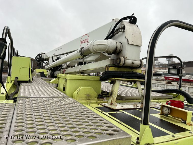 image for item MI9028 1993 Oshkosh TB 1500  fire truck