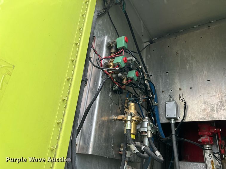 image for item MI9028 1993 Oshkosh TB 1500  fire truck