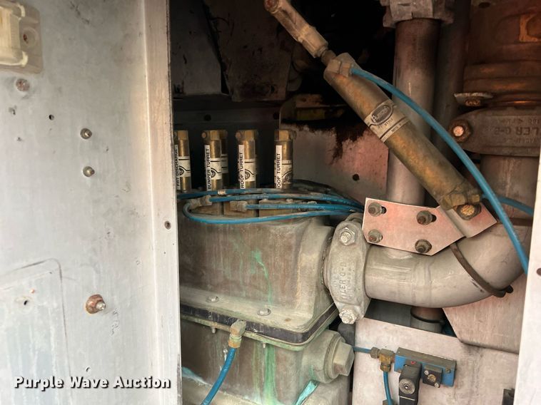 image for item MI9028 1993 Oshkosh TB 1500  fire truck