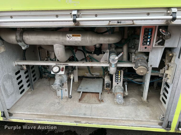 image for item MI9028 1993 Oshkosh TB 1500  fire truck