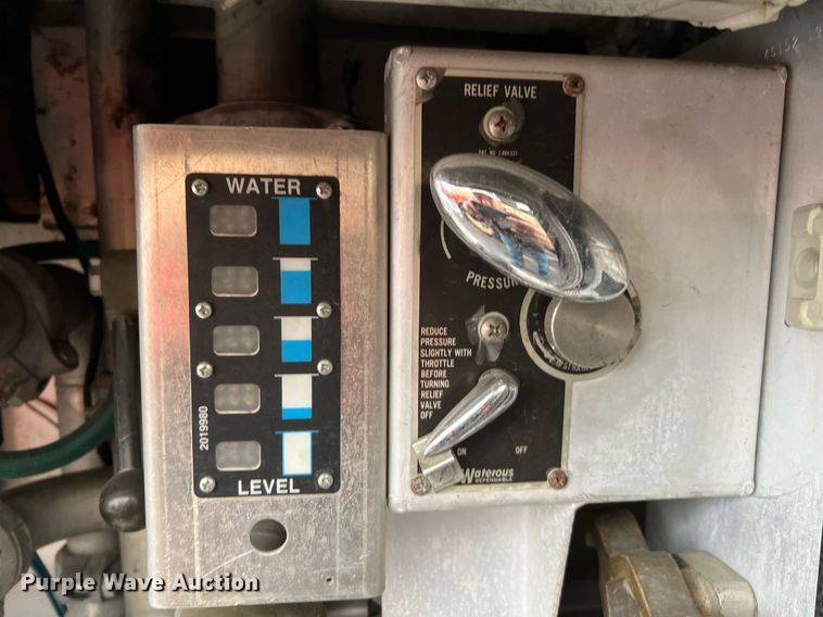 image for item MI9028 1993 Oshkosh TB 1500  fire truck