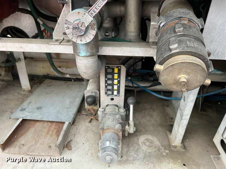 image for item MI9028 1993 Oshkosh TB 1500  fire truck