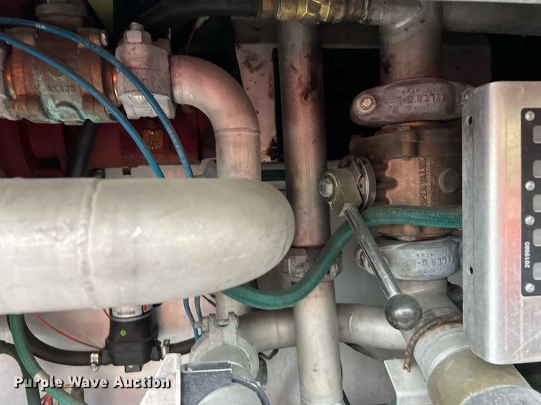 image for item MI9028 1993 Oshkosh TB 1500  fire truck