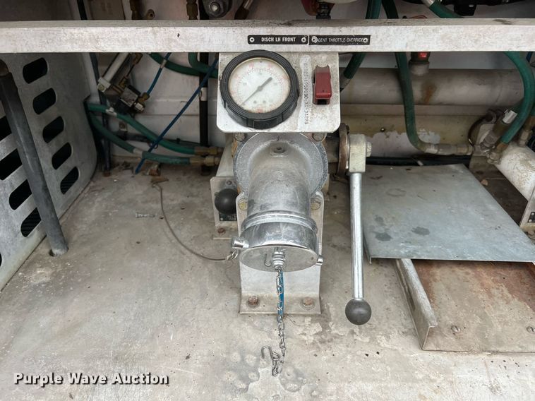 image for item MI9028 1993 Oshkosh TB 1500  fire truck