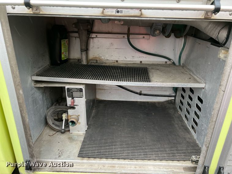 image for item MI9028 1993 Oshkosh TB 1500  fire truck