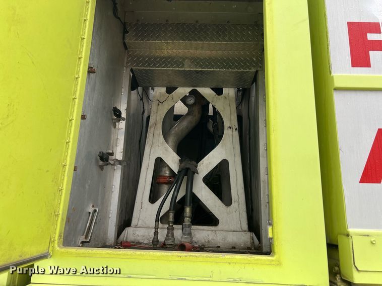 image for item MI9028 1993 Oshkosh TB 1500  fire truck