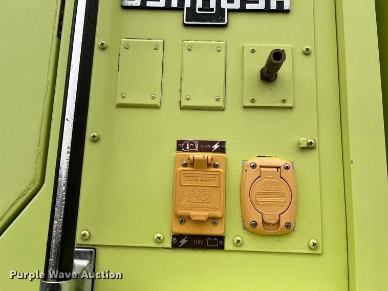 image for item MI9028 1993 Oshkosh TB 1500  fire truck