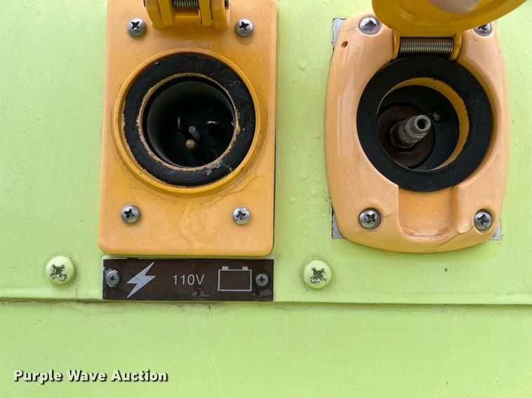 image for item MI9028 1993 Oshkosh TB 1500  fire truck