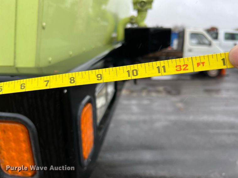 image for item MI9028 1993 Oshkosh TB 1500  fire truck