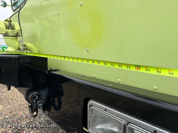 image for item MI9028 1993 Oshkosh TB 1500  fire truck