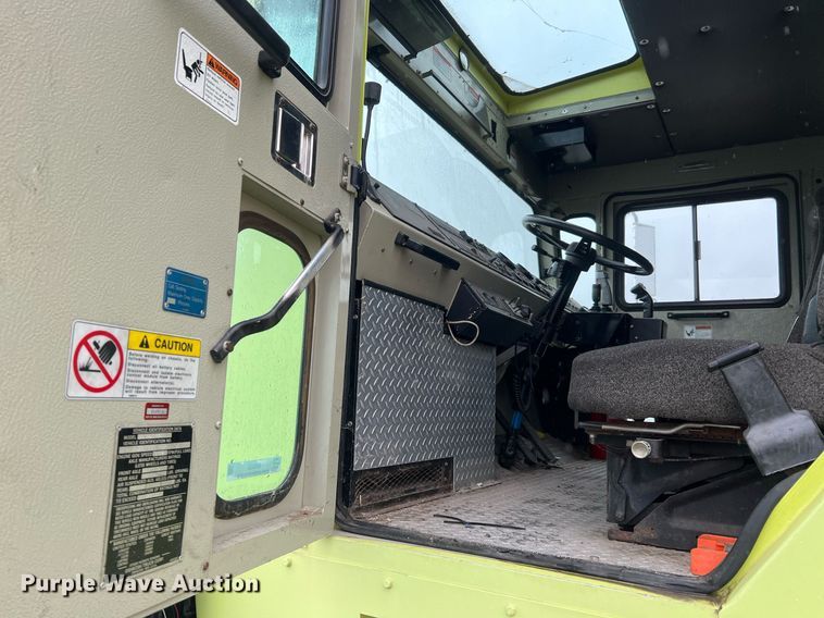 image for item MI9028 1993 Oshkosh TB 1500  fire truck