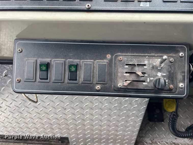 image for item MI9028 1993 Oshkosh TB 1500  fire truck