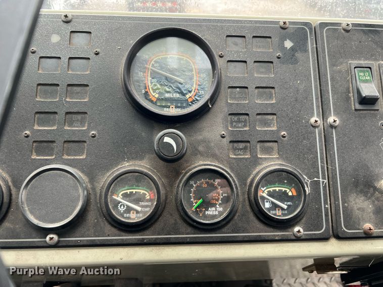 image for item MI9028 1993 Oshkosh TB 1500  fire truck