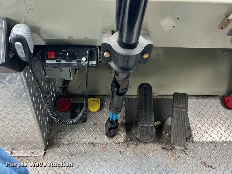 image for item MI9028 1993 Oshkosh TB 1500  fire truck