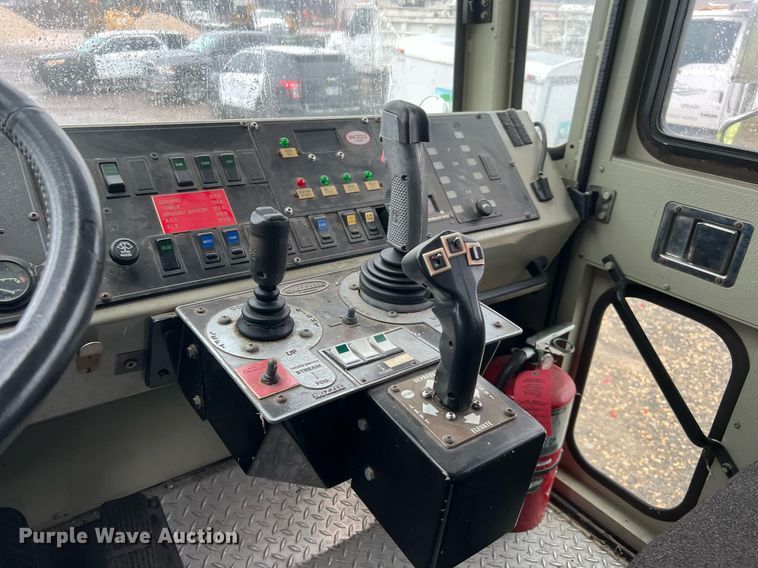 image for item MI9028 1993 Oshkosh TB 1500  fire truck