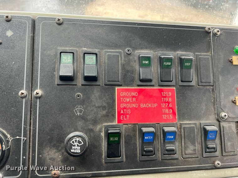 image for item MI9028 1993 Oshkosh TB 1500  fire truck