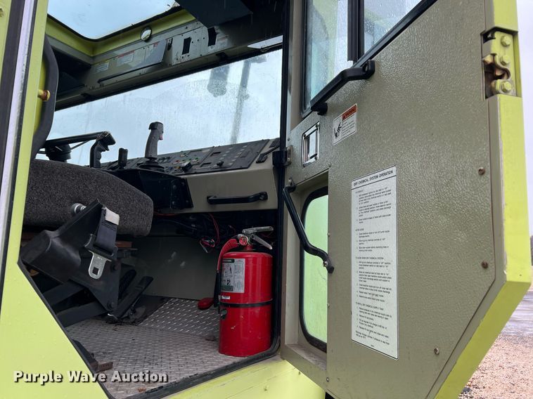 image for item MI9028 1993 Oshkosh TB 1500  fire truck