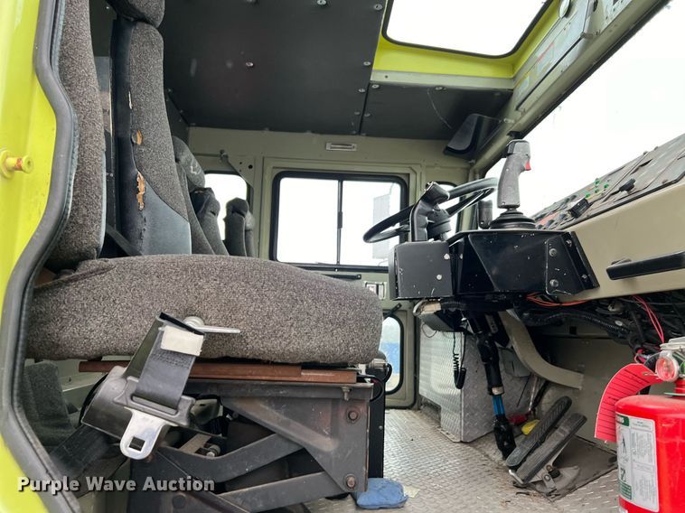 image for item MI9028 1993 Oshkosh TB 1500  fire truck