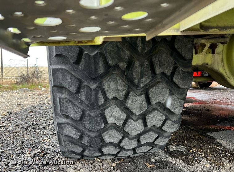 image for item MI9028 1993 Oshkosh TB 1500  fire truck