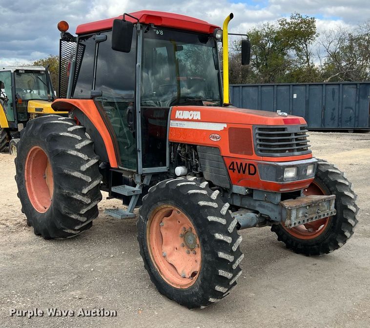 image for item MI9033 2005 Kubota M8200  MFWD tractor