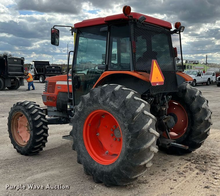 image for item MI9033 2005 Kubota M8200  MFWD tractor