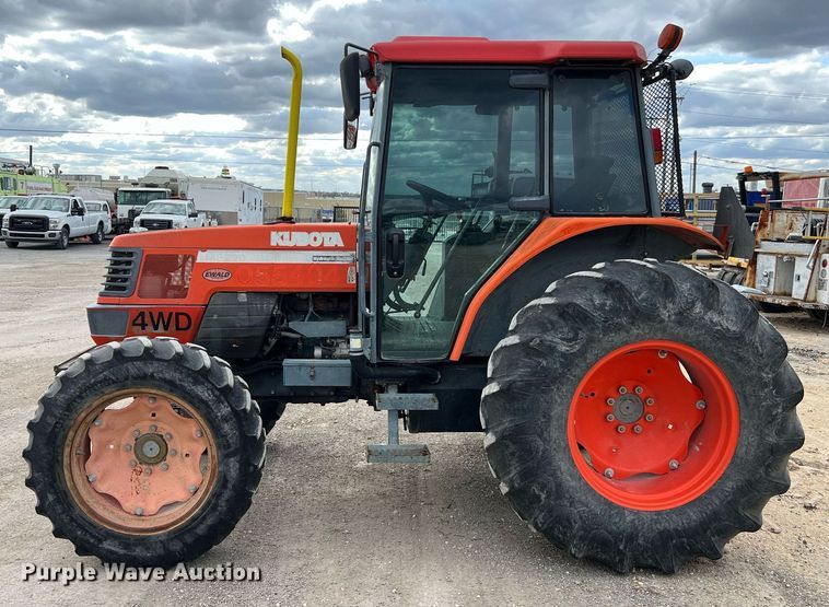 image for item MI9033 2005 Kubota M8200  MFWD tractor