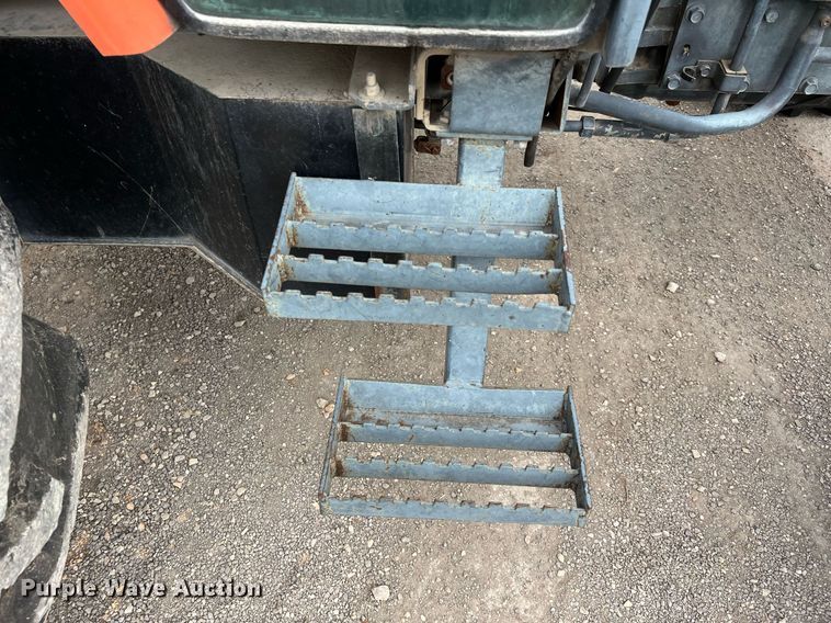 image for item MI9033 2005 Kubota M8200  MFWD tractor