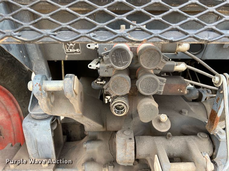 image for item MI9033 2005 Kubota M8200  MFWD tractor