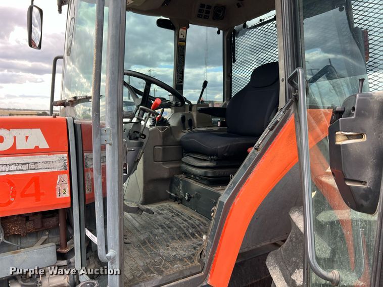 image for item MI9033 2005 Kubota M8200  MFWD tractor