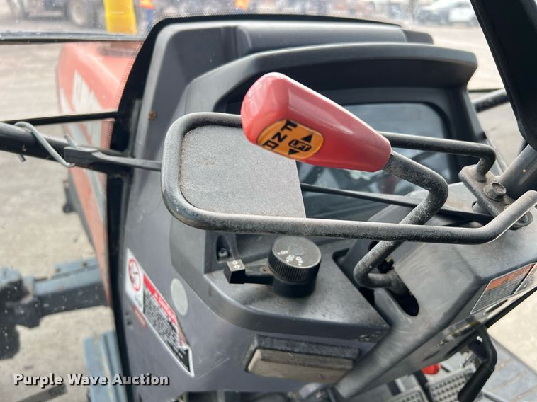 image for item MI9033 2005 Kubota M8200  MFWD tractor