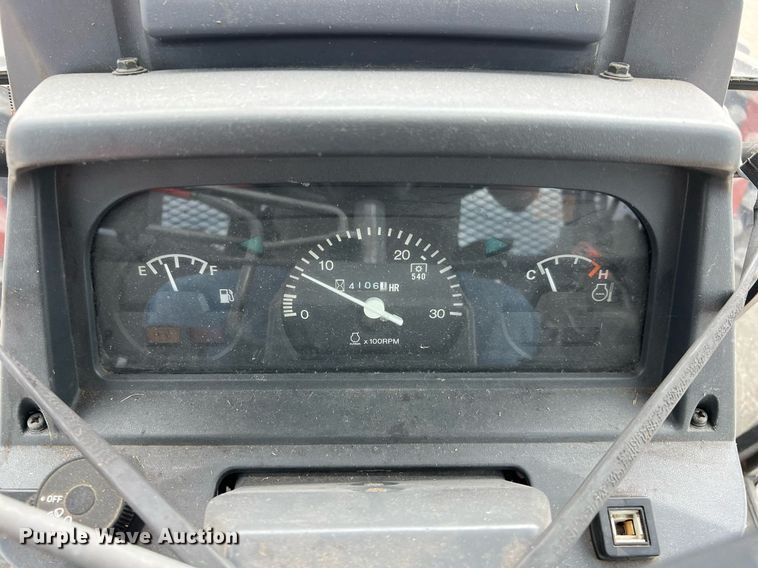 image for item MI9033 2005 Kubota M8200  MFWD tractor